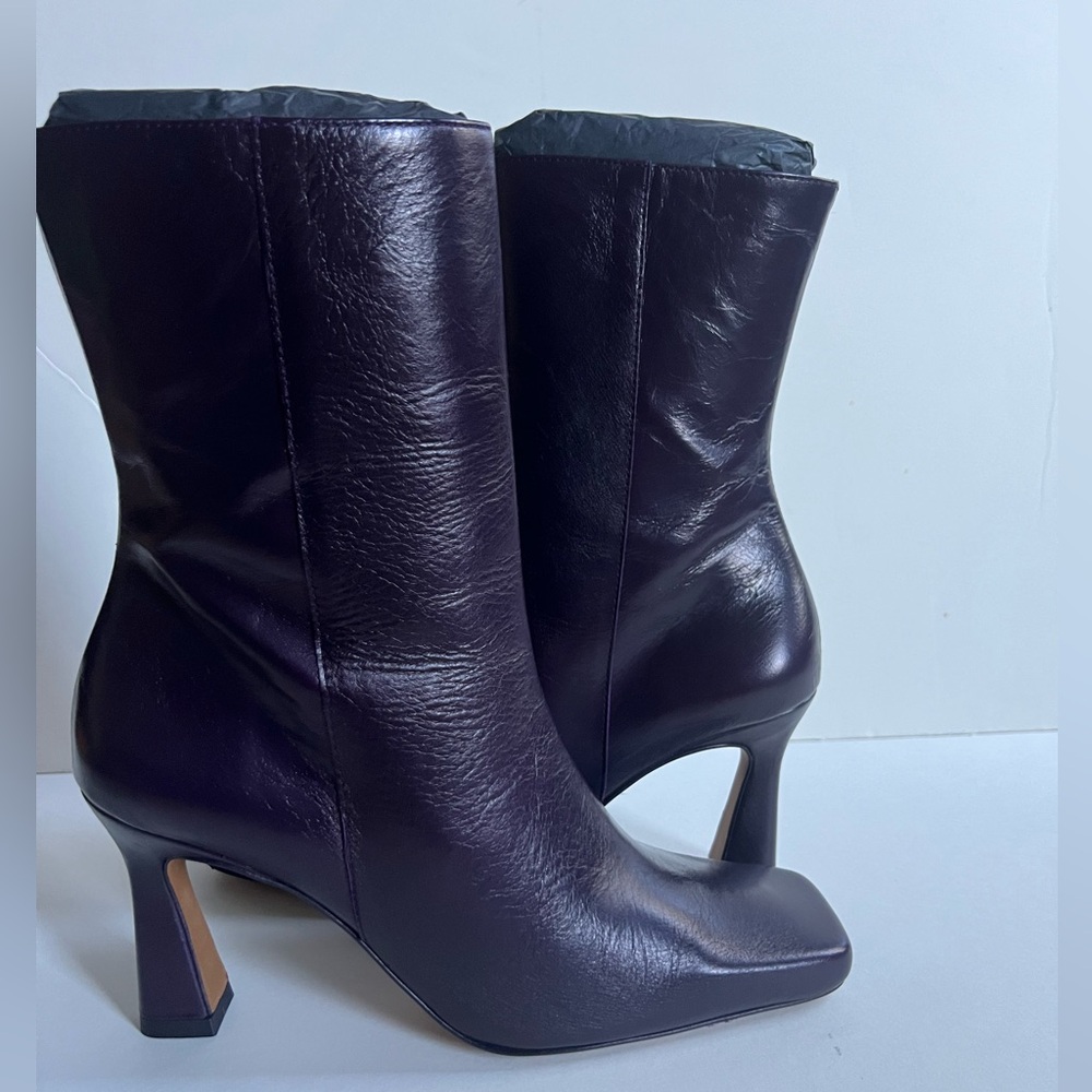 MINELLI LEATHER square toe heel booties; size 40; NWT